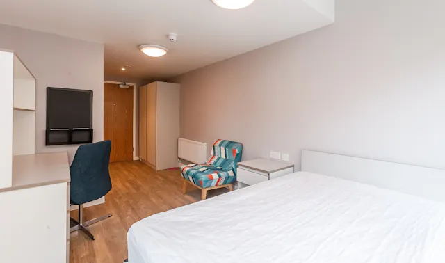 5 Bed Cluster room image 1