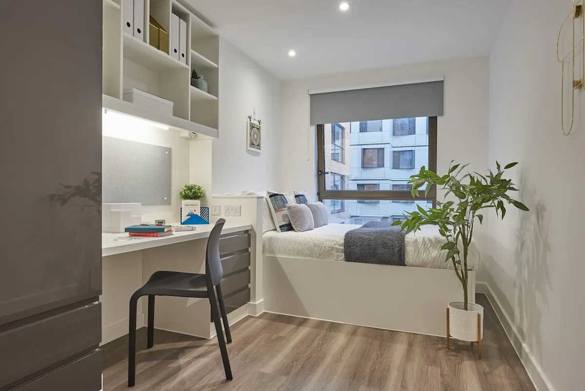 5 Bed Premium Cluster En-suite ROOM