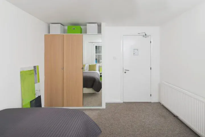 Premium Plus - 5 Bed Flat