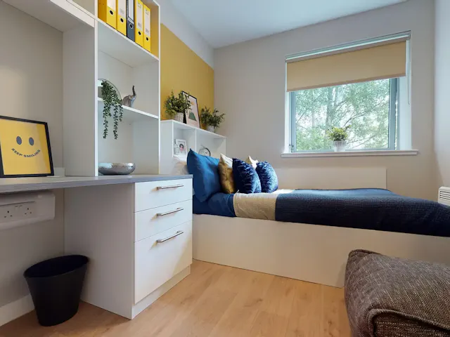 5 Bed Premium En-Suite room image 1