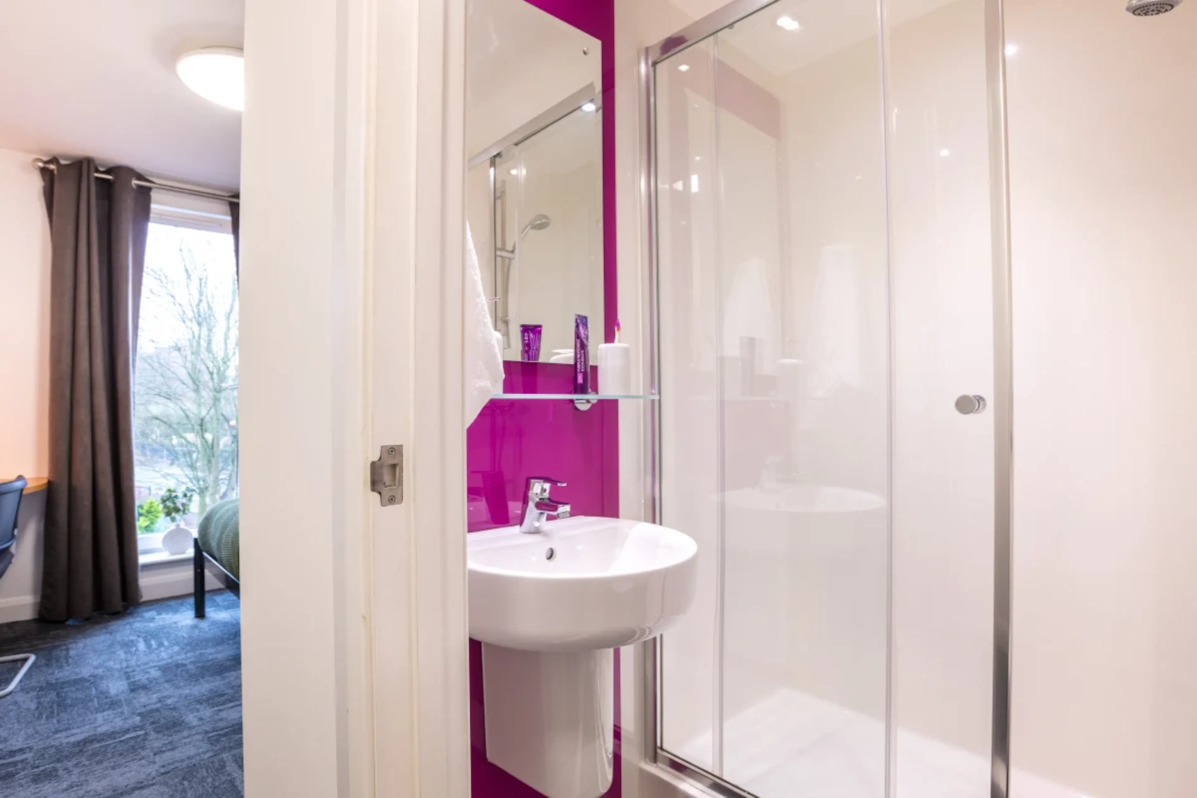 5 Bed Standard En-suite BATHROOM 2