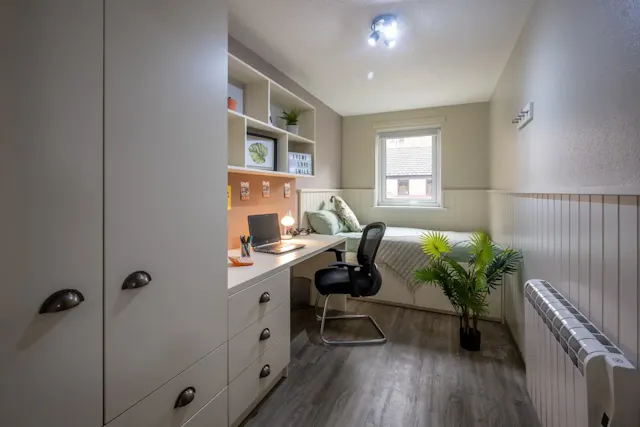 5 Bed Townhouse Standard room image 1