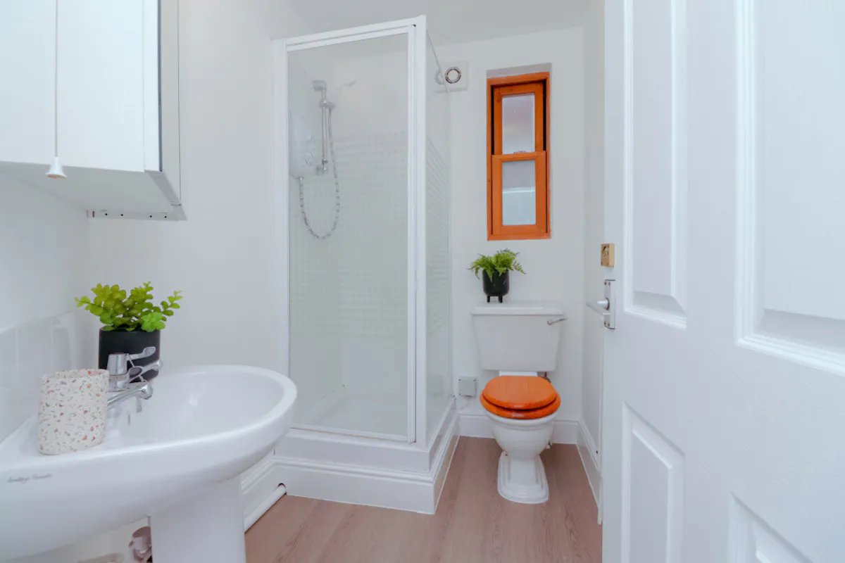 5 Bed Apartment BATHROOM