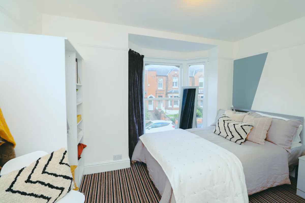 5 Bed Apartment ROOM