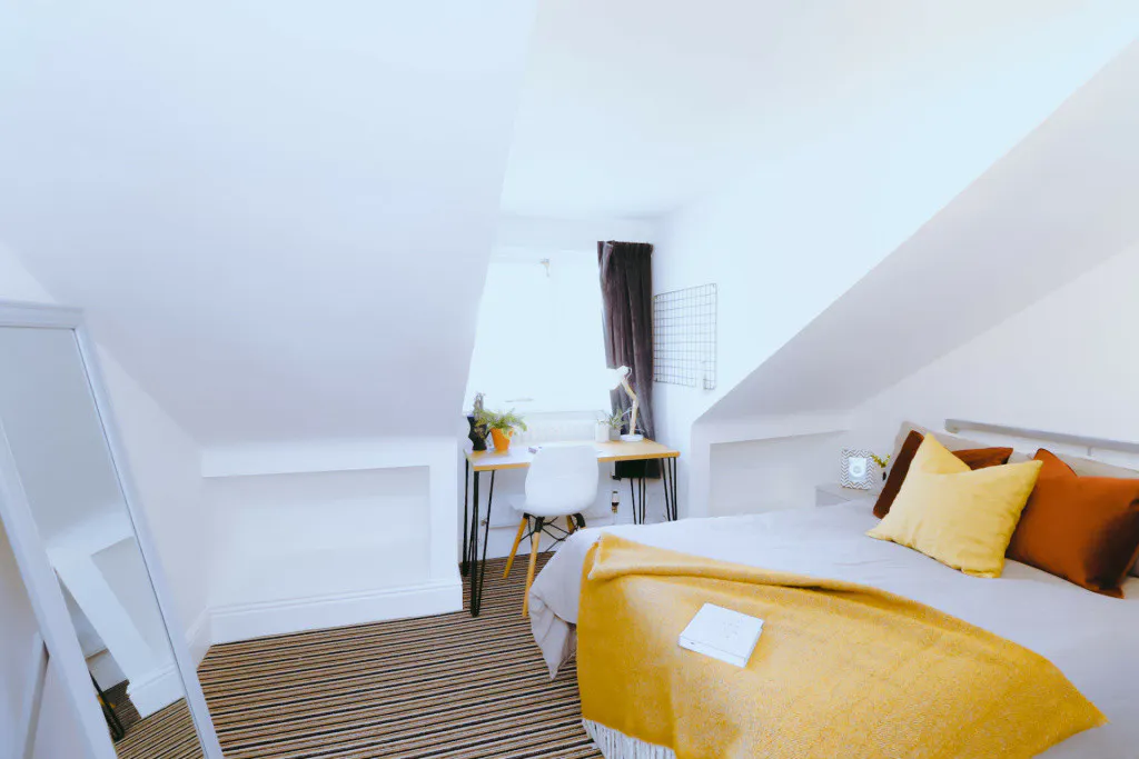 5 Bed Apartment ROOM 2