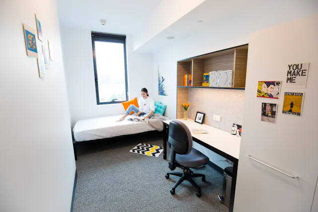 5 Bedroom Low room image 1
