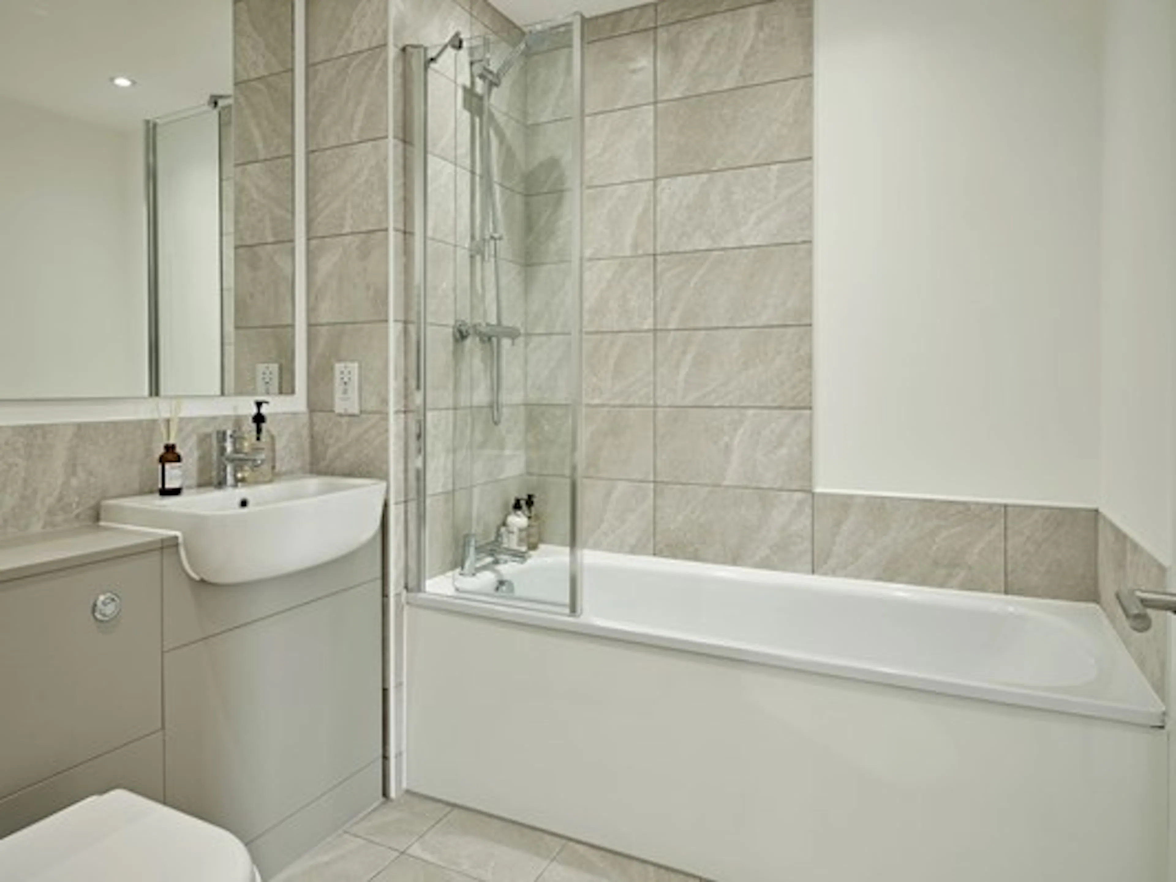 2 Bedroom Apartment BATHROOM 4