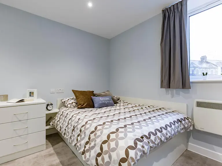 5 Bed Club Studio