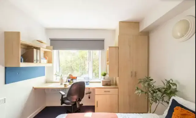 5 Bed Premium En-Suite room image 2