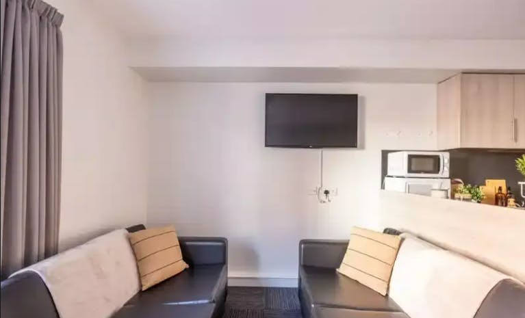 5-Bed Premium En-suite