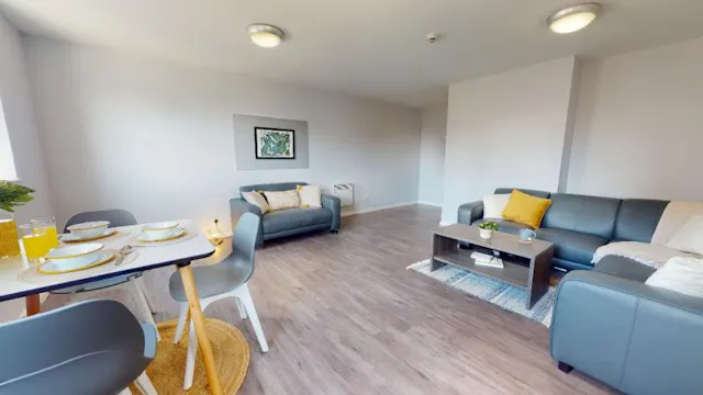 Bronze Three Bed Apartment room image 5
