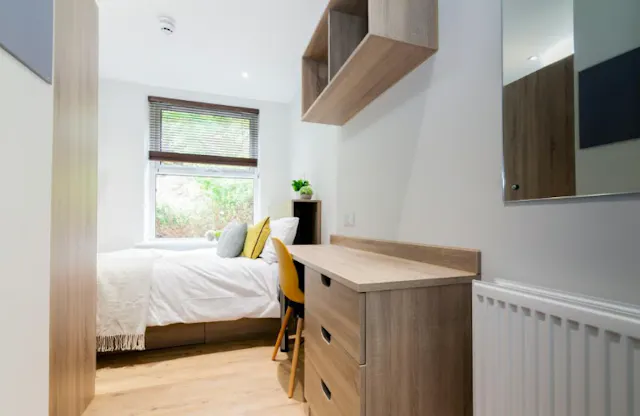 Flat 5, 7 Bedroom Apartment room image 1