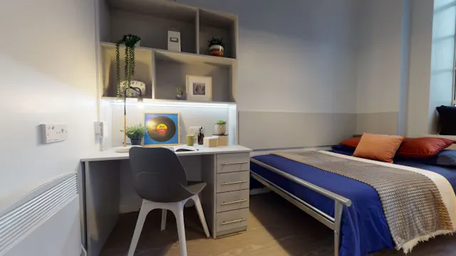 Two Bed Apartment room image 5