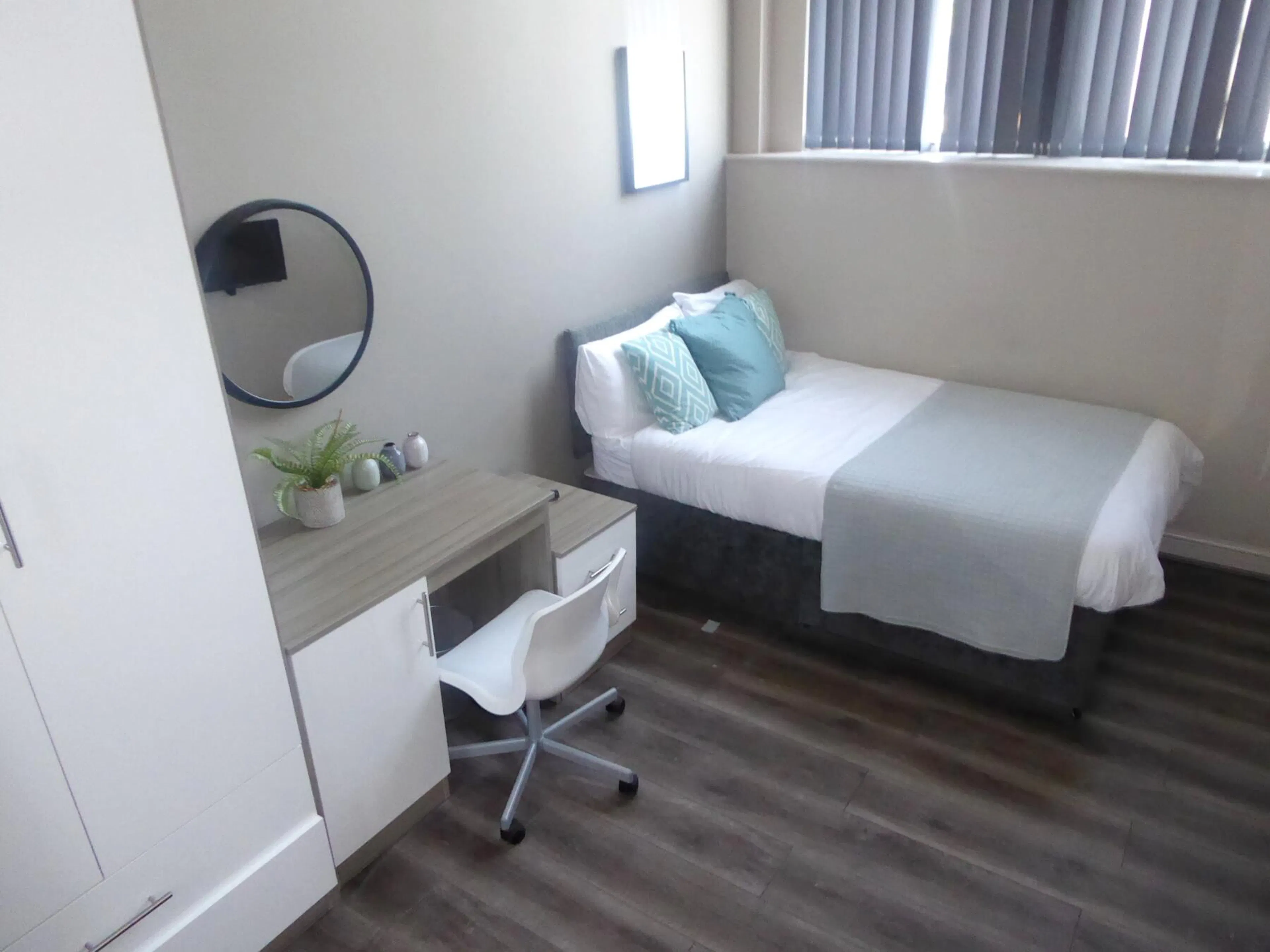 ROOM ROOM 1
