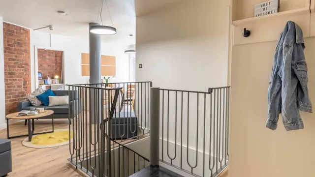 Silver Three Bed Duplex room image 5