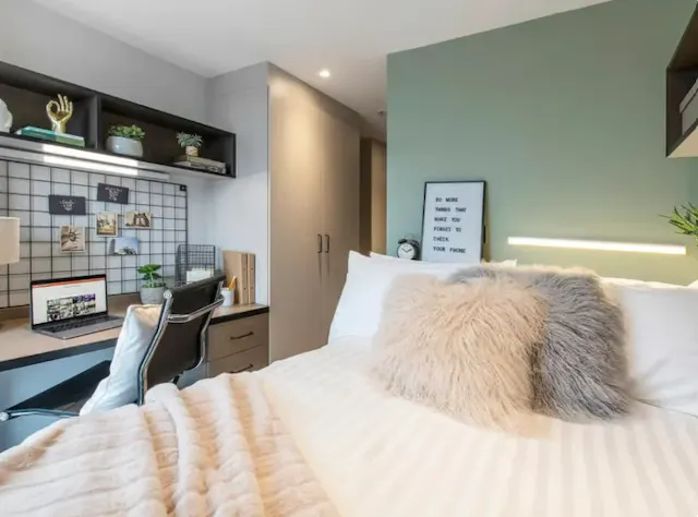 5 Bed Apartment room image 1
