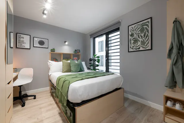 5 Bed Classic En Suite room image 2