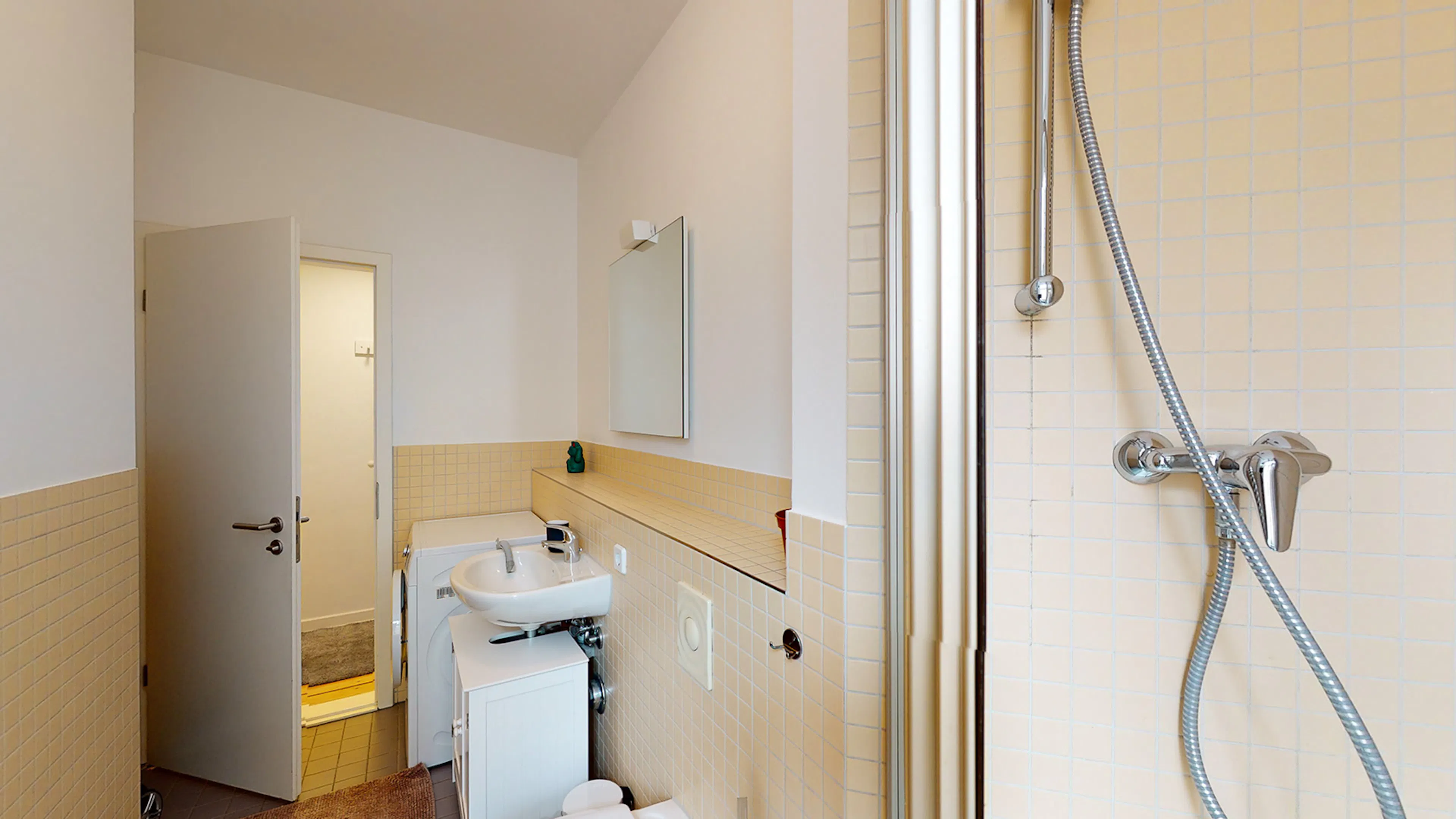 BATHROOM BATHROOM 4