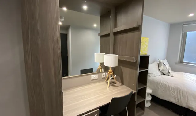 6-Bed Classic En-suite room image 1