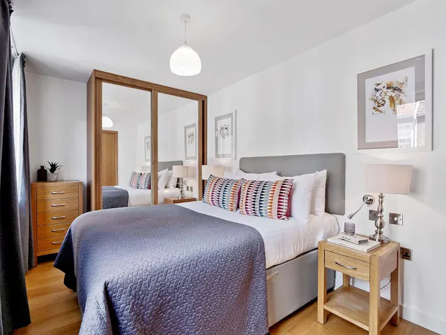 One room in 3 bedroom apartment room image 3