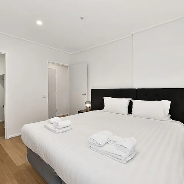 Apartment 614 room image 1