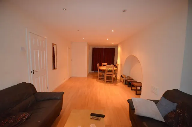 3 Bedroom Apartment room image 1