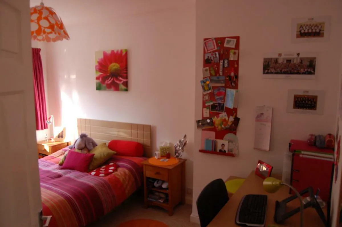 ROOM ROOM