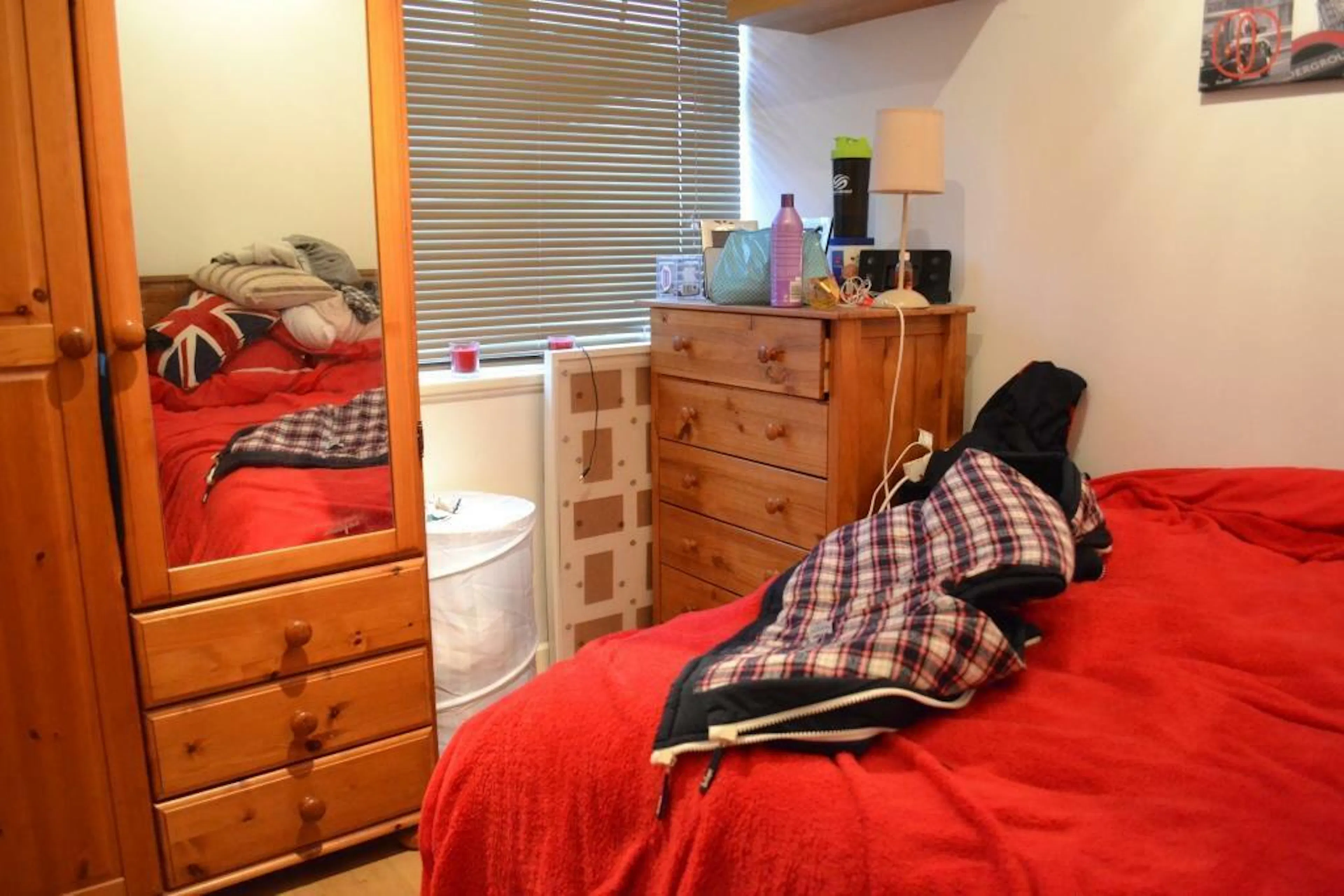 ROOM ROOM 1