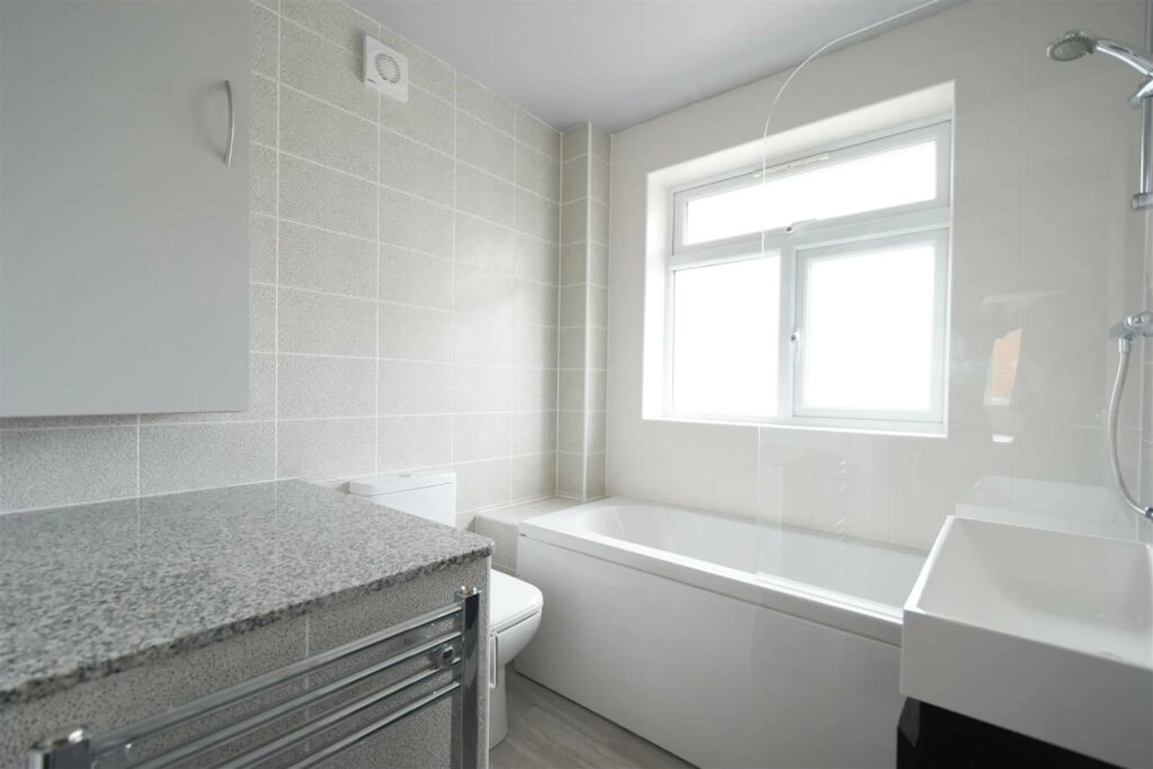 5 Bedroom Apartment BATHROOM 1