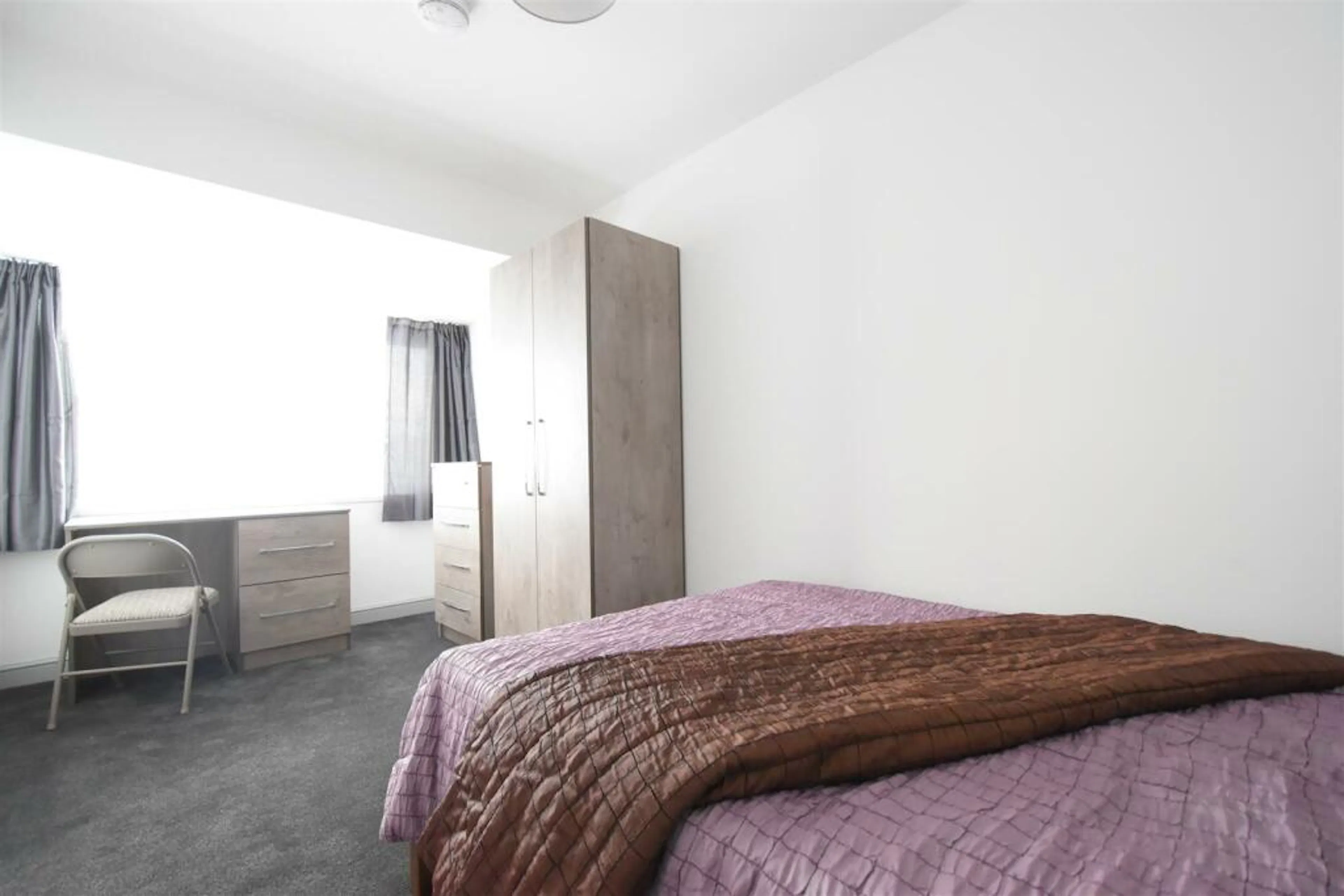 5 Bedroom Apartment ROOM 1