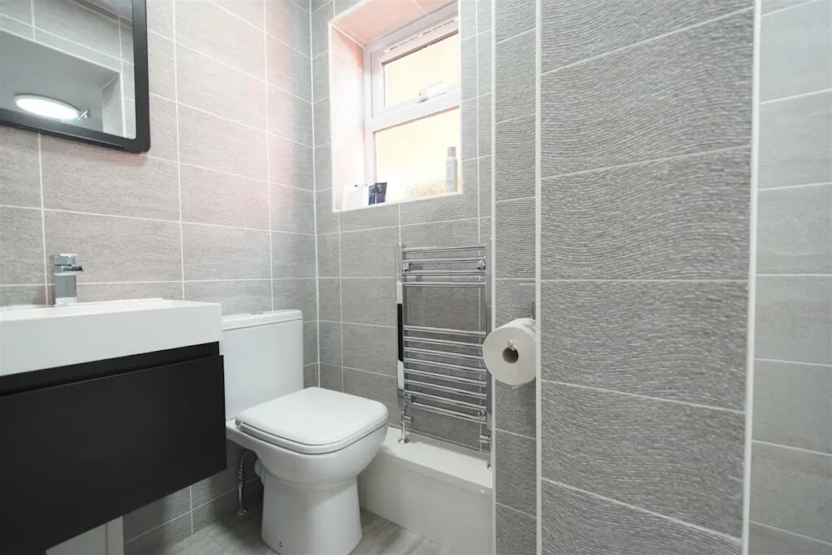 5 Bedroom Apartment BATHROOM