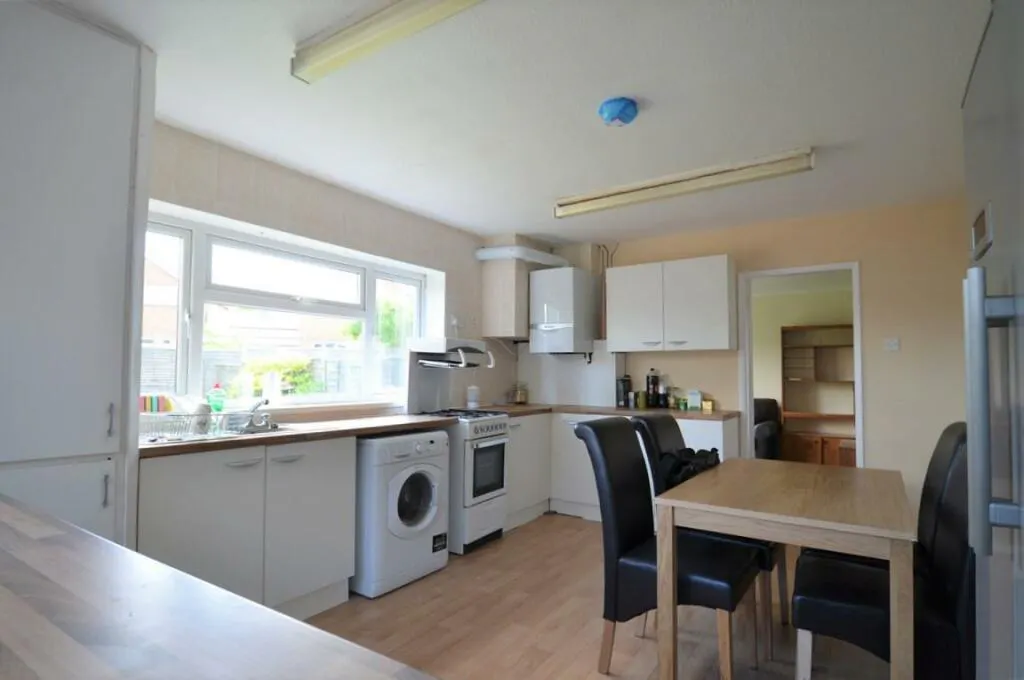 5 Bedroom Apartment KITCHEN 3
