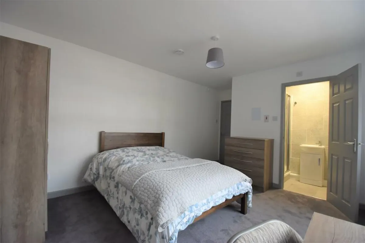 5 Bedroom Apartment ROOM