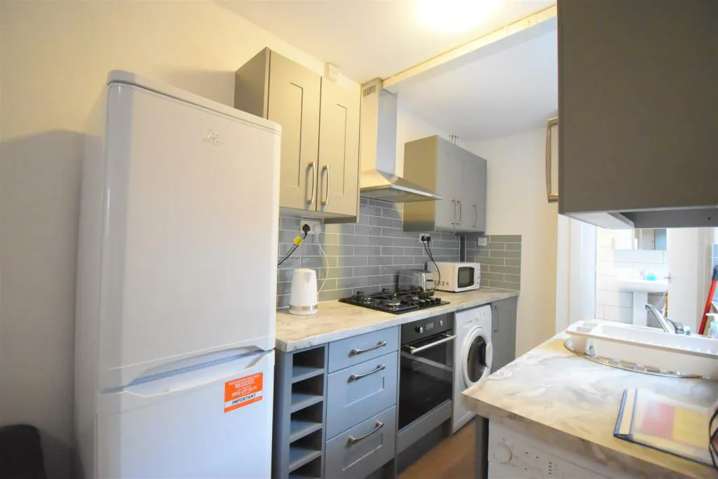 3 Bedroom With Extra Workspace KITCHEN 2