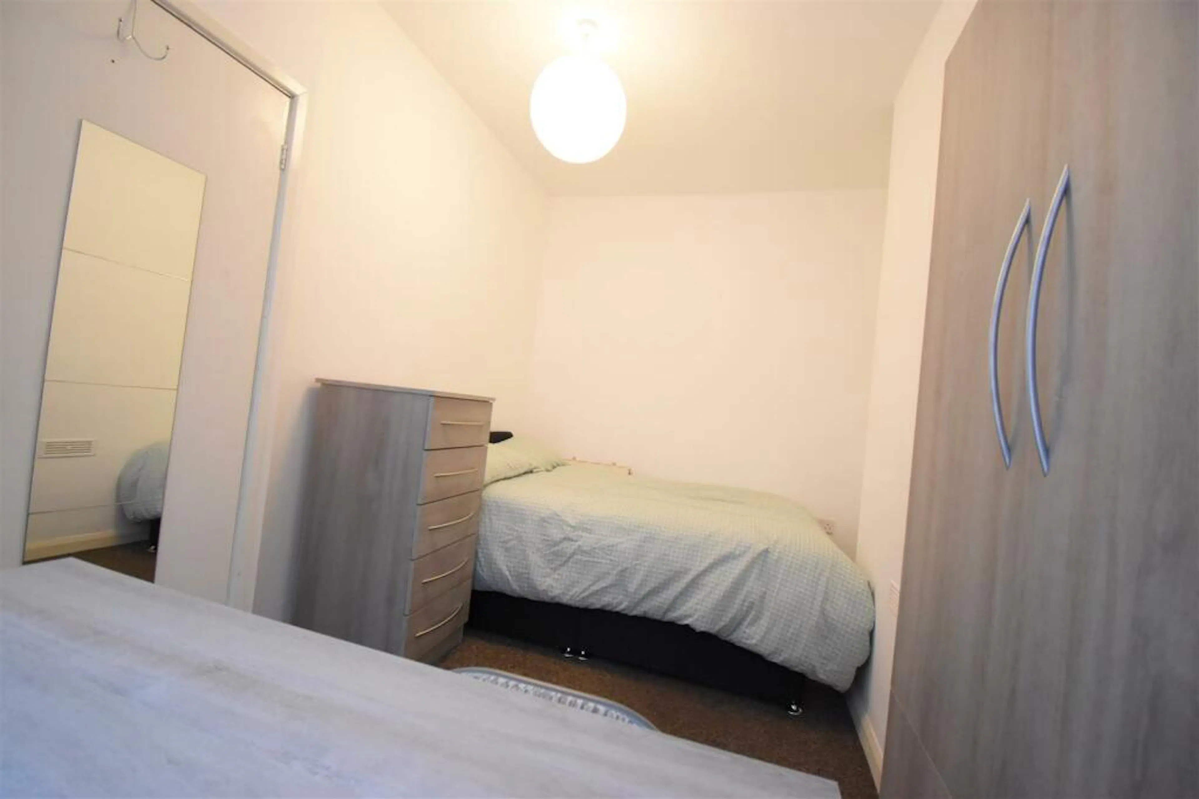ROOM ROOM 1
