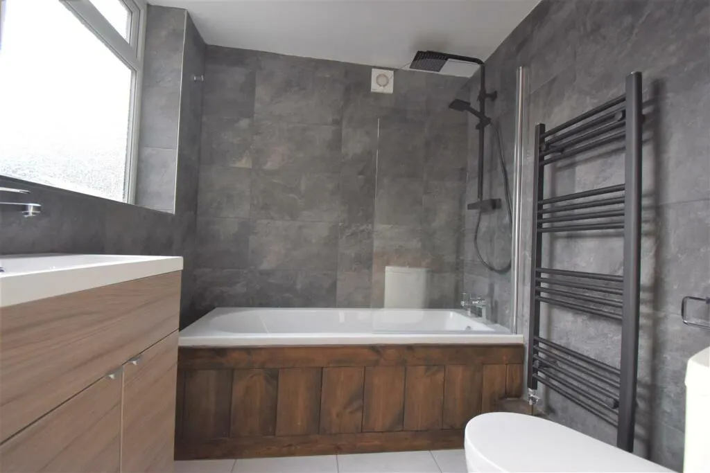 3 Bedroom With Extra Workspace BATHROOM 1