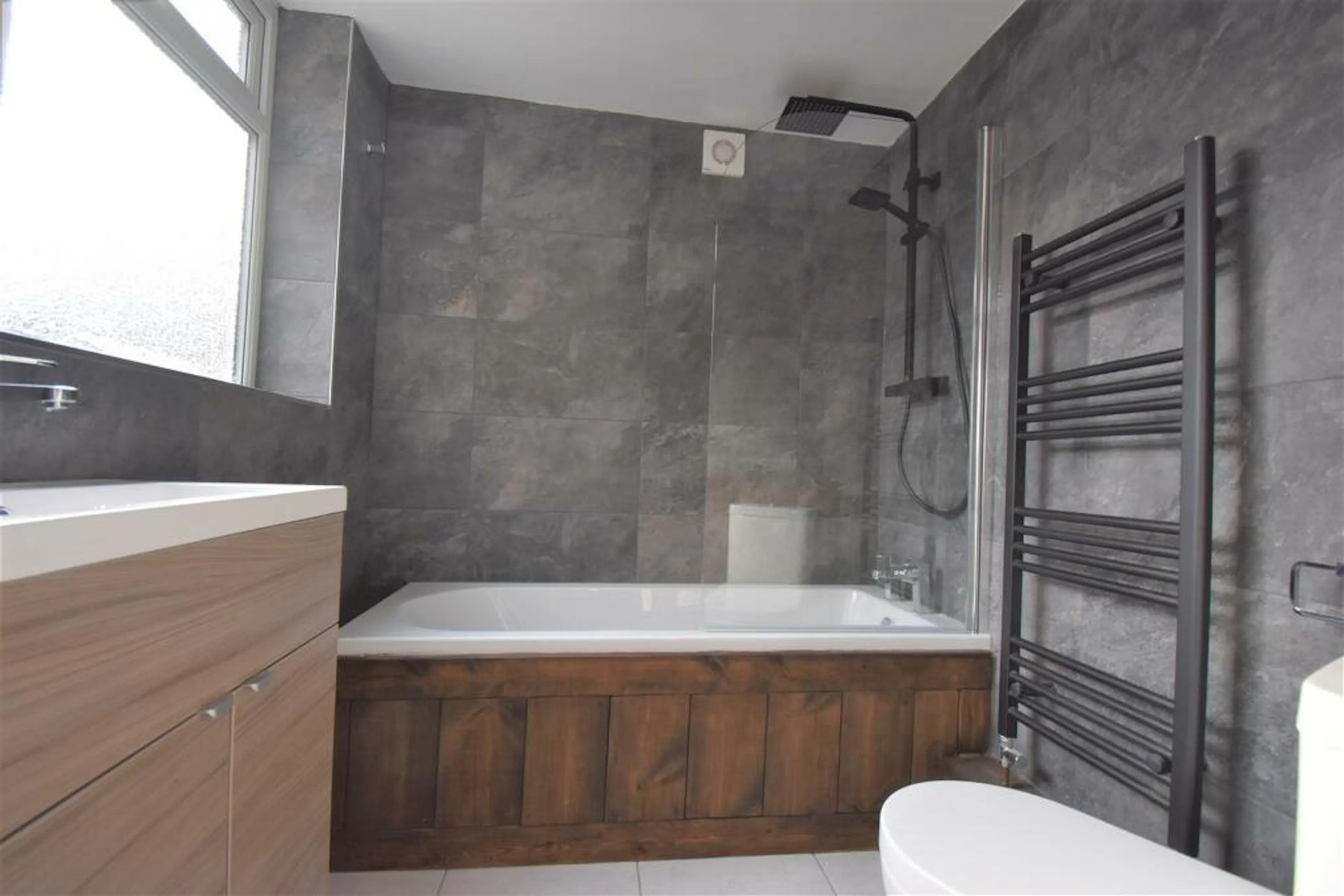 3 Bedroom With Extra Workspace BATHROOM 1