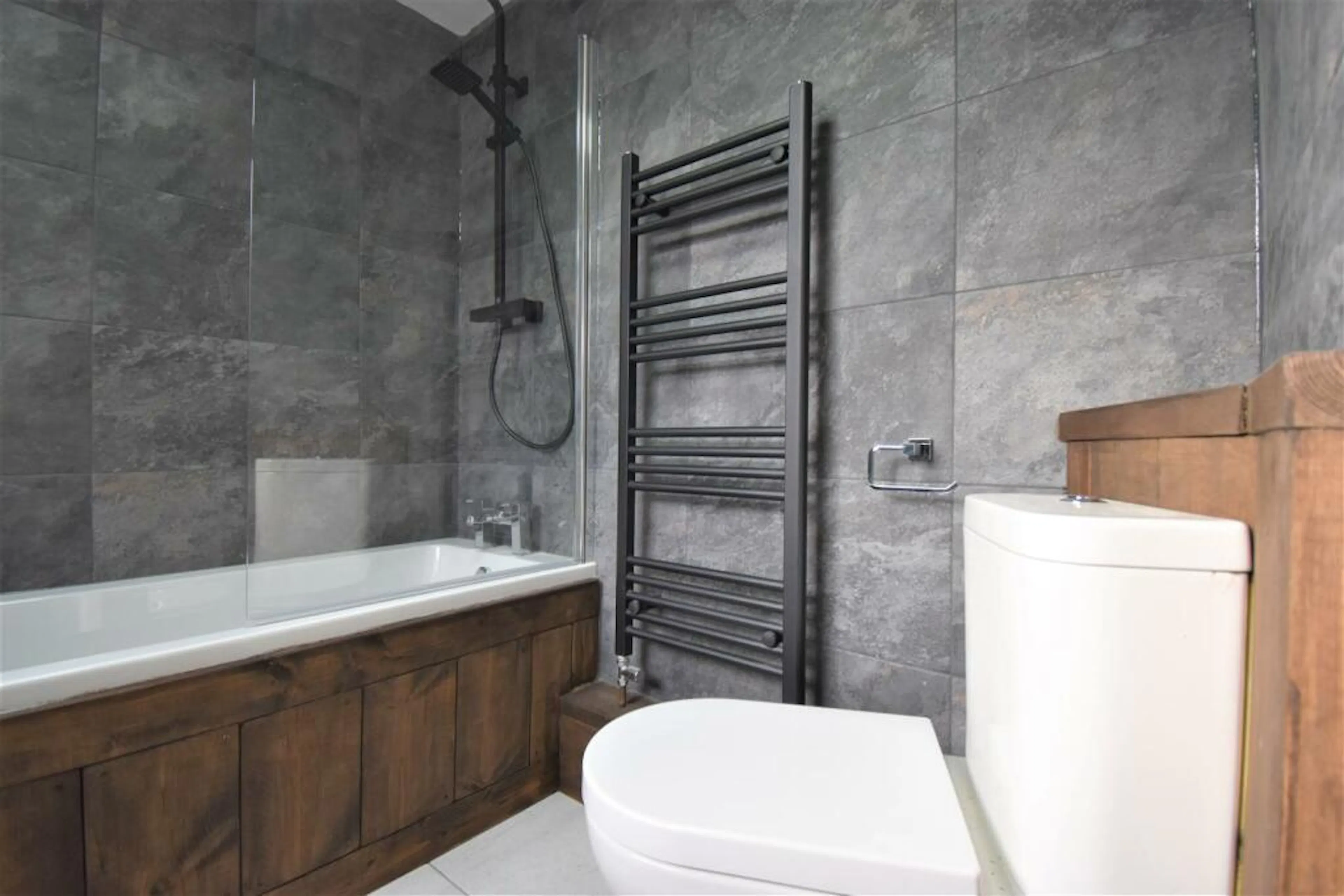 3 Bedroom With Extra Workspace BATHROOM 2