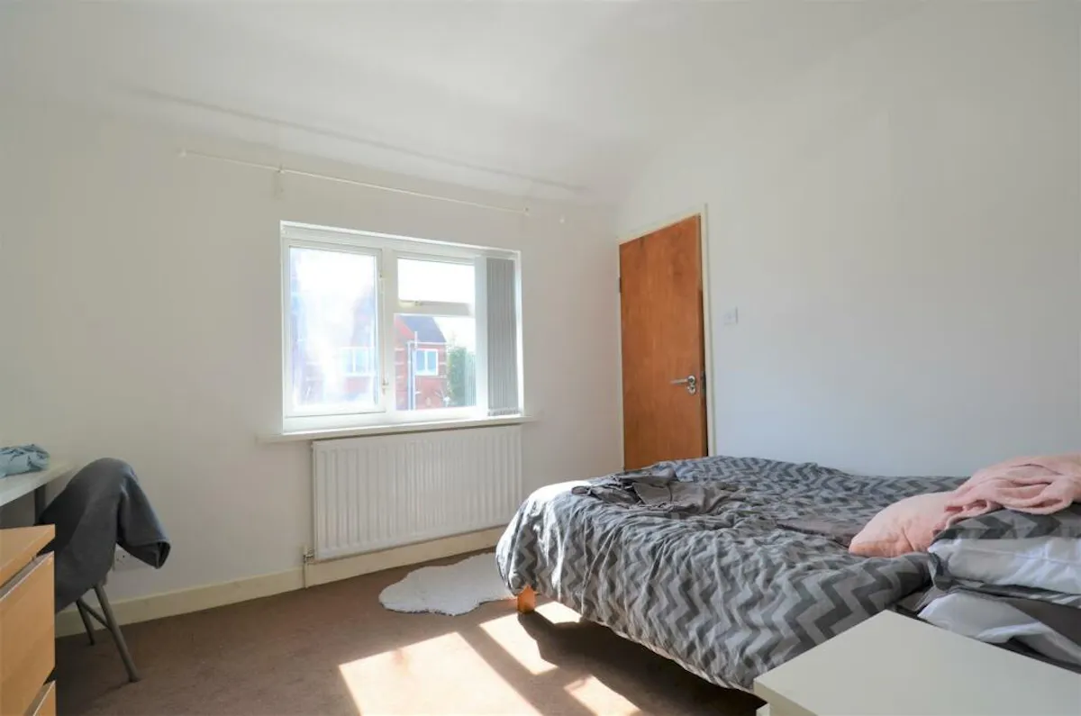 3 Bedroom With Extra Workspace ROOM