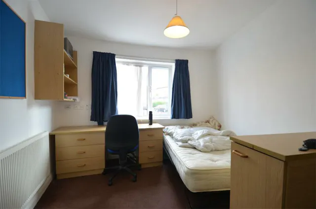 4 Bed Apartment room image 1
