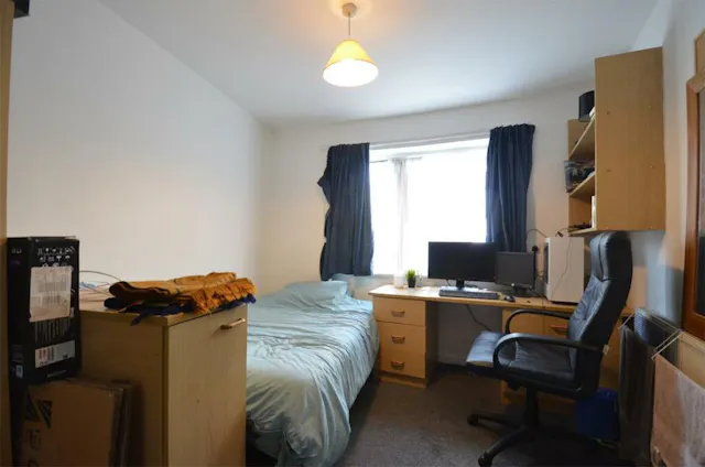 4 Bed Apartment room image 2