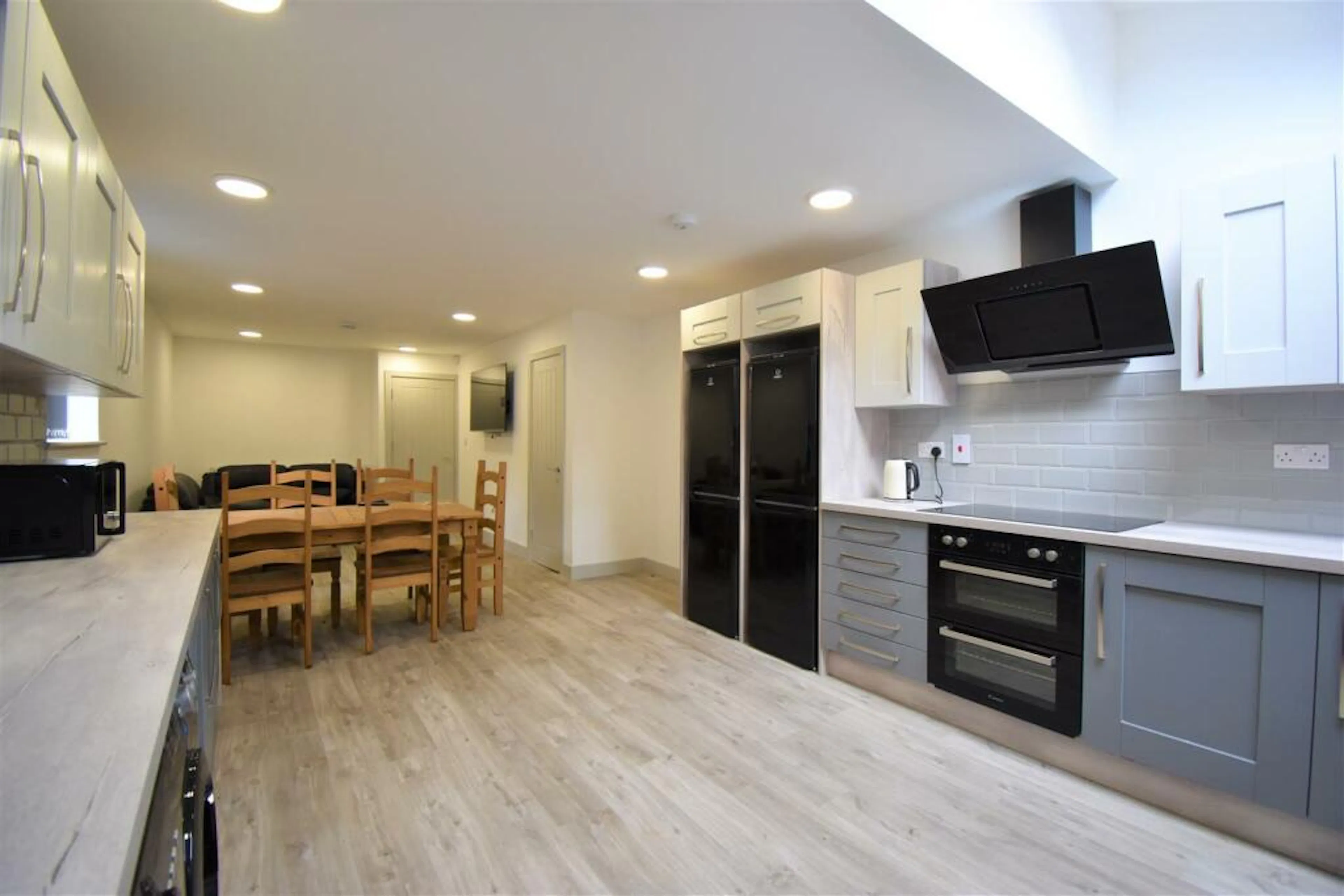 6 Bedroom Apartment KITCHEN 4