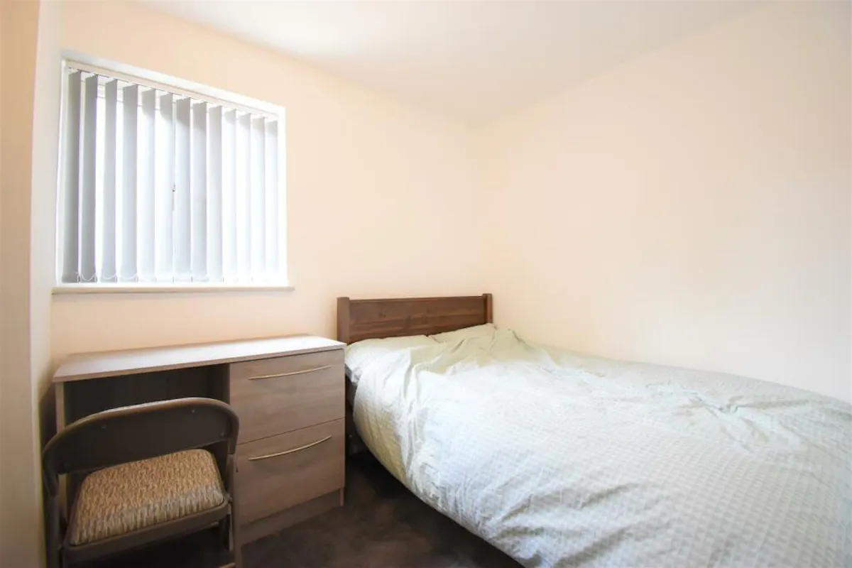 6 Bedroom Apartment ROOM