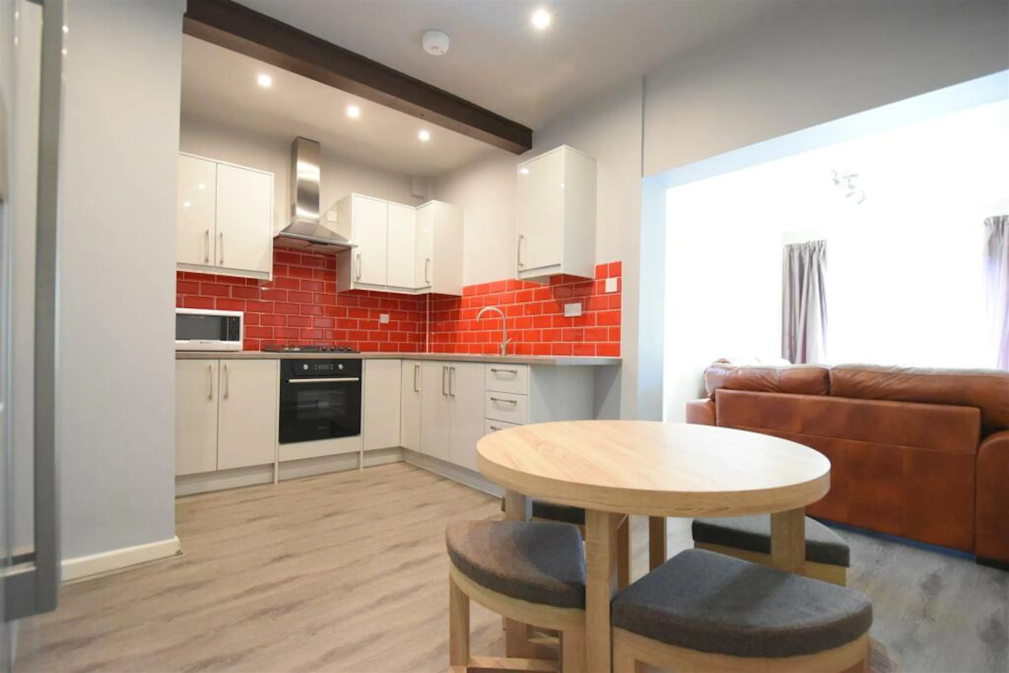 4 Bed Apartment KITCHEN 2