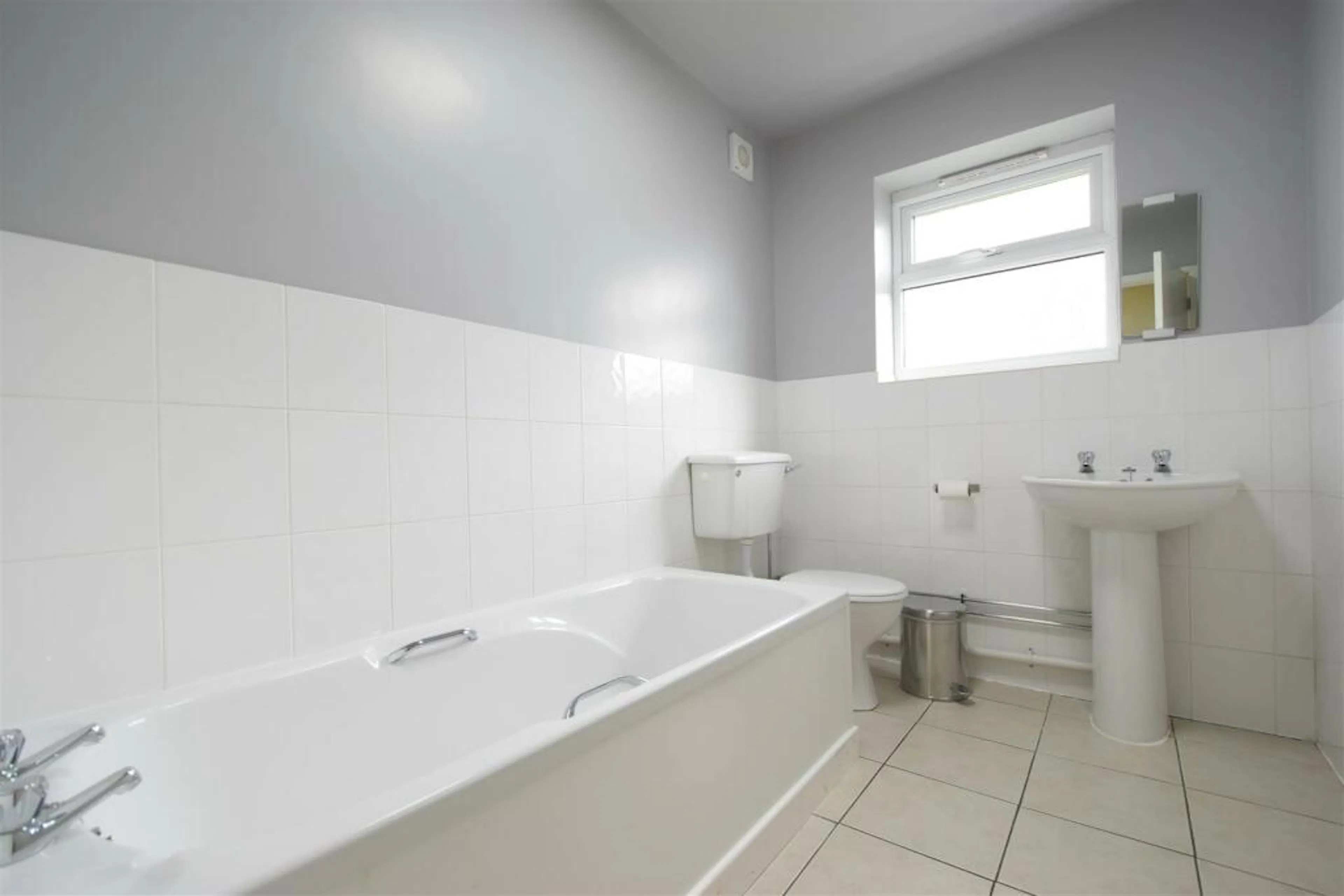 4 Bed Apartment BATHROOM 4