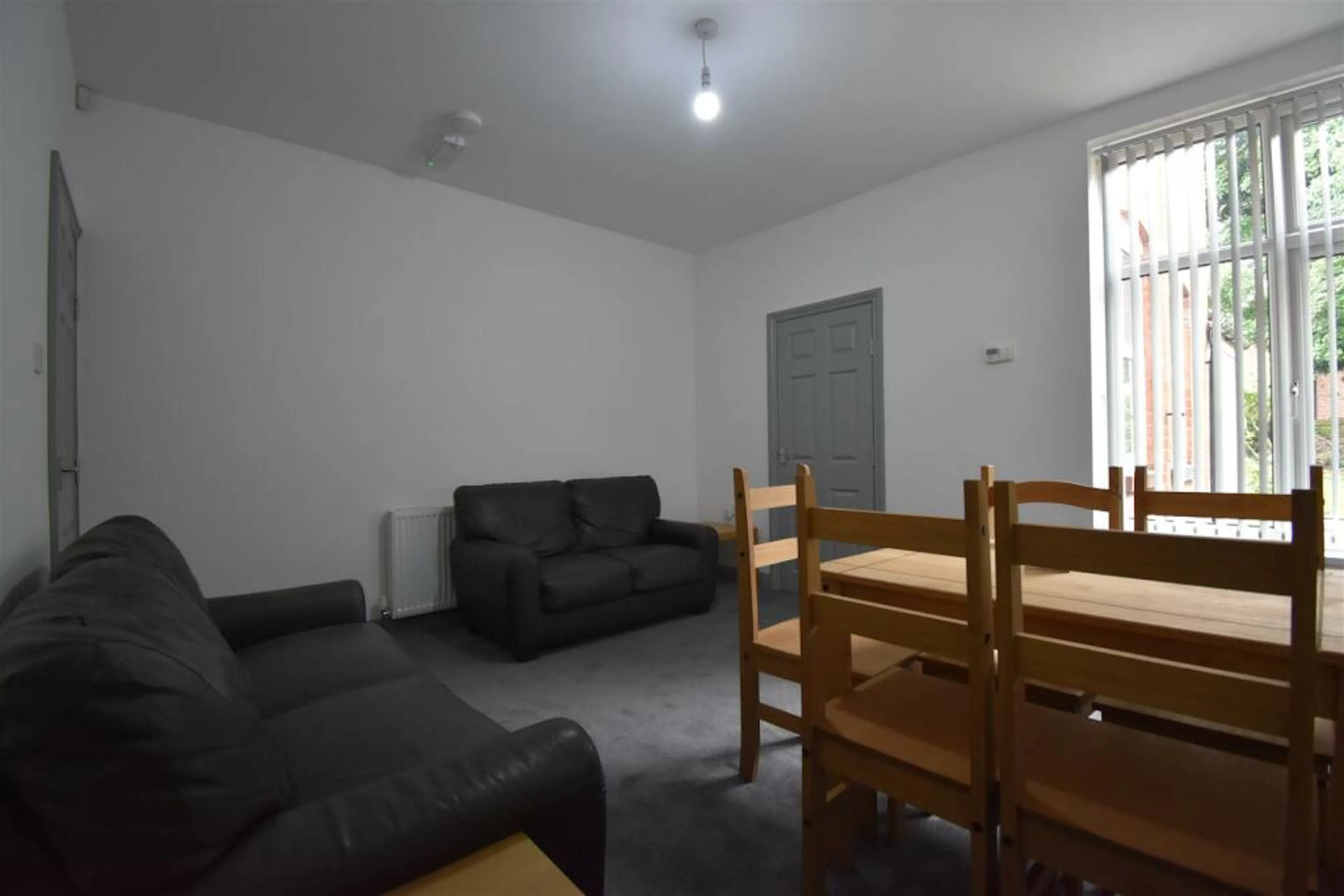 5 Bedroom Apartment ROOM 3