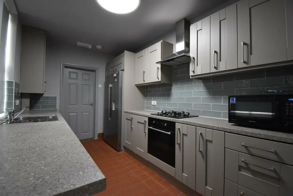 5 Bedroom Apartment KITCHEN 4
