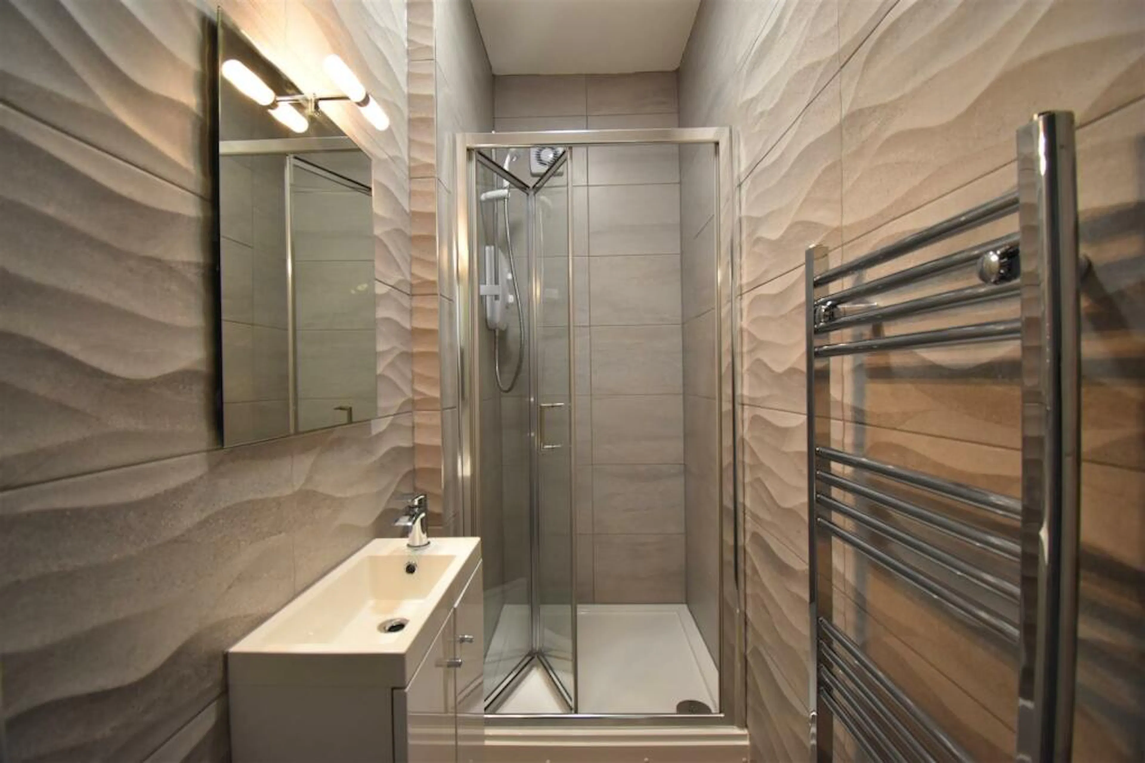 5 Bedroom Apartment BATHROOM 2
