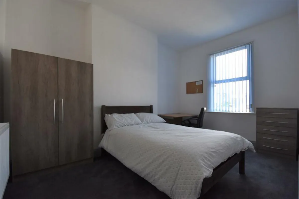 5 Bedroom Apartment ROOM