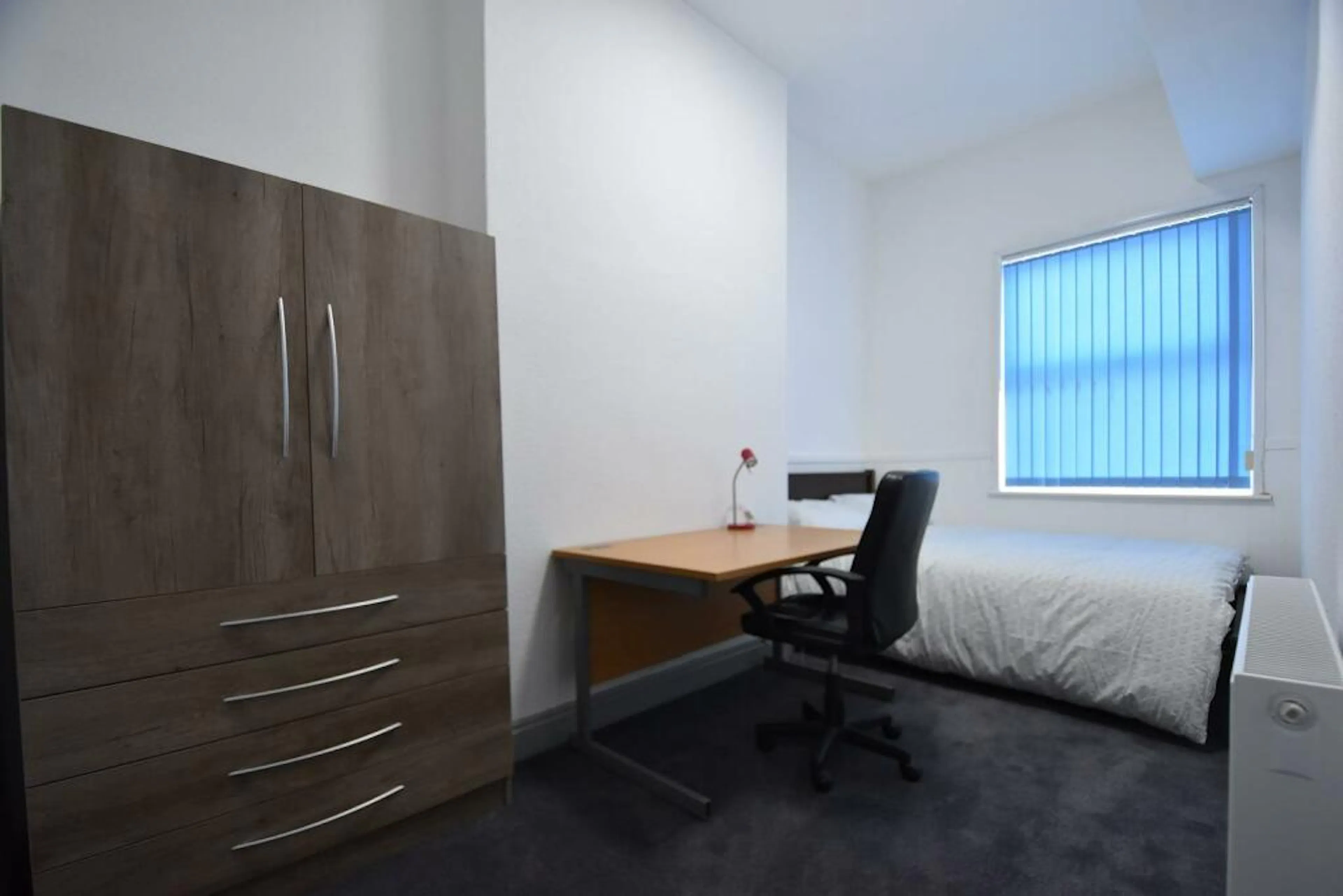 5 Bedroom Apartment ROOM 2